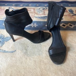 Beautiful Black Vince heels